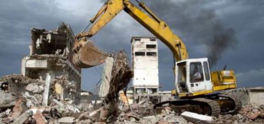 разборка старого здания, контейнер для строительного мусора