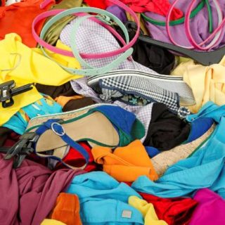 куда сдать старую одежду