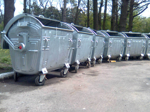 Металлические или пластиковые баки для мусора: что лучше