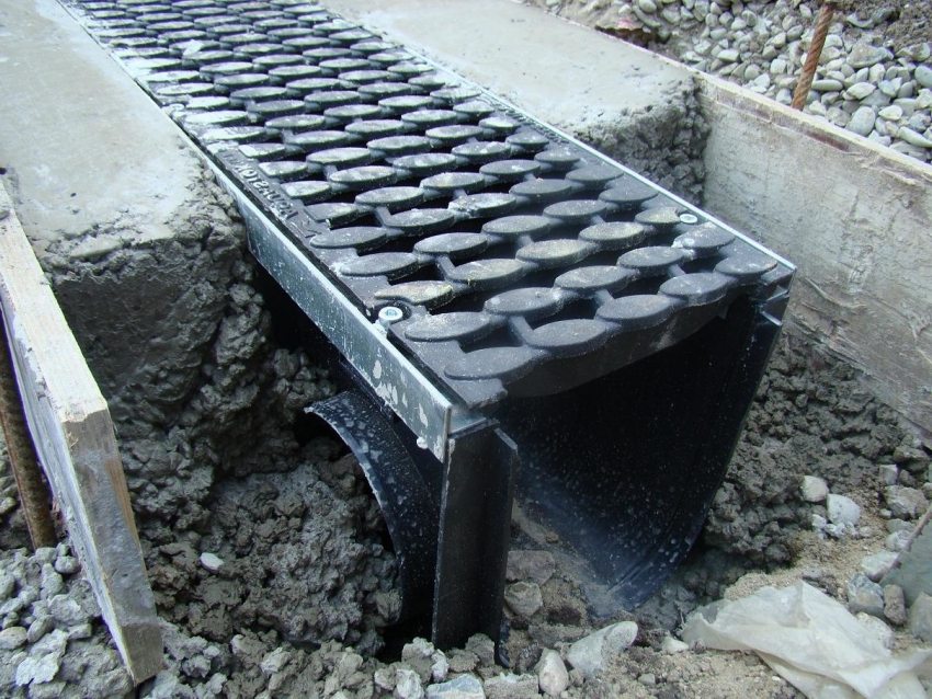 Основные характеристики и особенности пластиковых водоотводных лотков