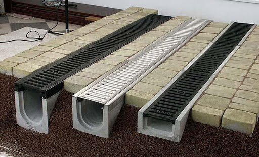 Основные характеристики и особенности пластиковых водоотводных лотков