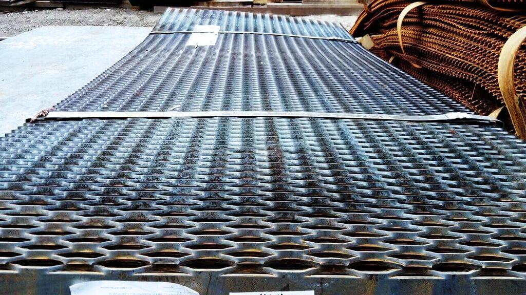 Просечно-вытяжной б/у лист: золотая находка для строителей