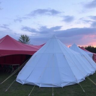 Шатры в аренду: как организовать мероприятие на открытом воздухе без сюрпризов