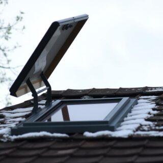 Противопожарный люк на кровлю: зачем нужен и как сделать выбор без ошибок